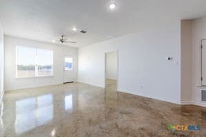 Building Photo - 3802 Hickory Dr