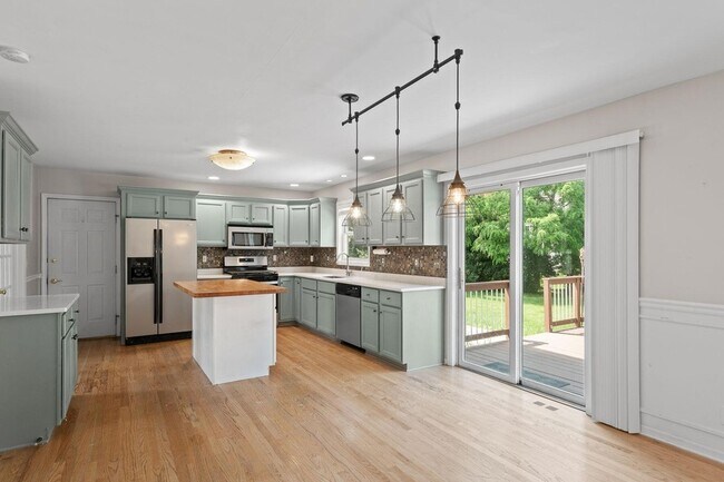 Building Photo - 406 Lakewood Dr