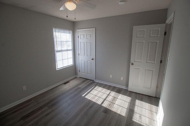 Building Photo - 2533 Northampton Dr