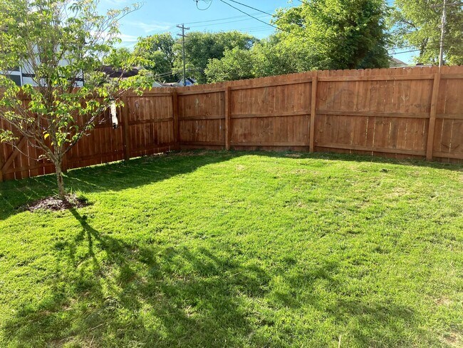 Building Photo - 3 Bed/2.5 Bath-Modern Home-Minutes from Downtown