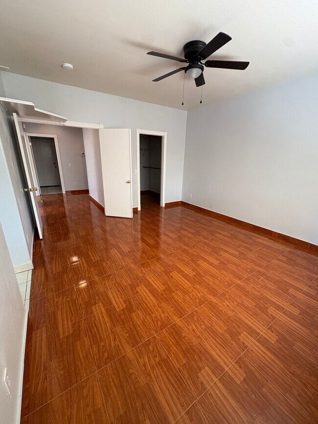 Building Photo - 1312 Holguin St