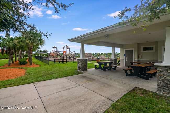 Building Photo - 3641 Gatlin Dr