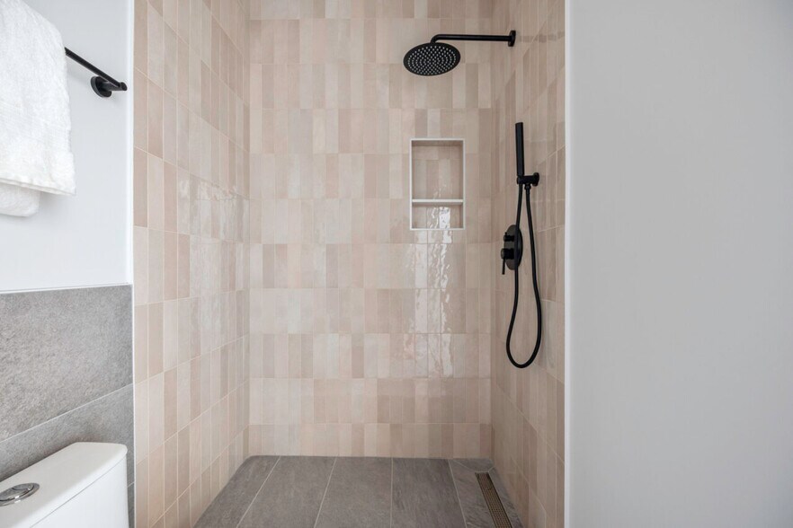 Building Photo - 771 18th St NE