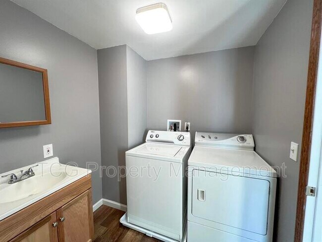 Building Photo - 629 3rd Ave