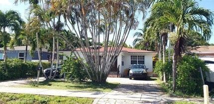 Building Photo - 2835 Plunkett St