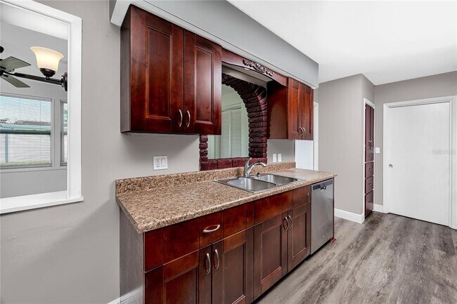 Building Photo - 3747 Shady Bluff Dr