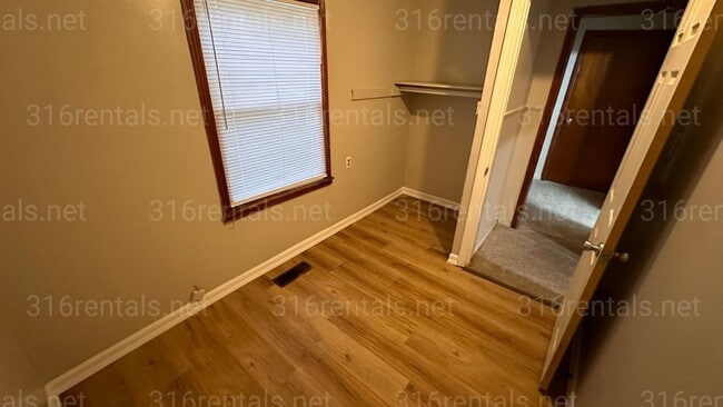 Building Photo - $875 - 3 bed 1 bath - Single Family Home