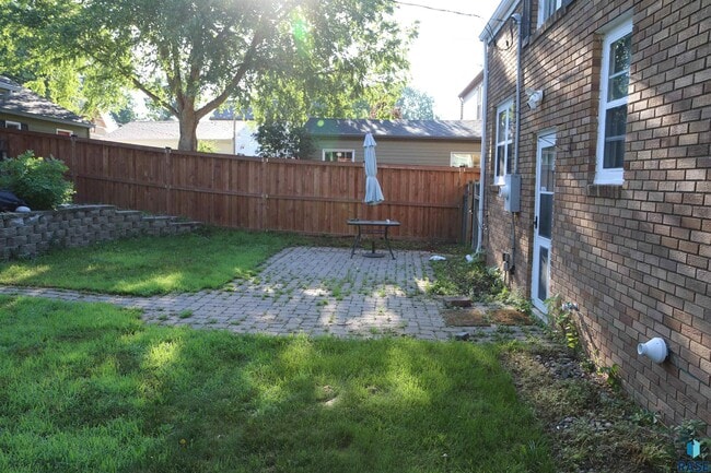 Building Photo - 620 E Wiswall Pl