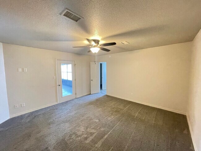Building Photo - 2212 Peachwood Ct