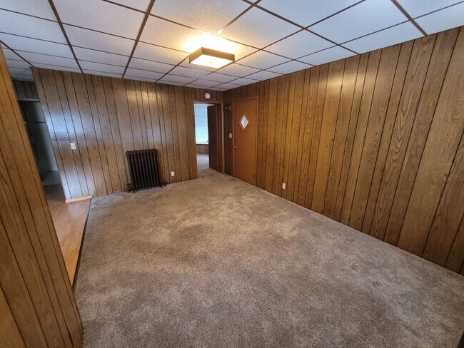 Building Photo - 402 N Railroad St