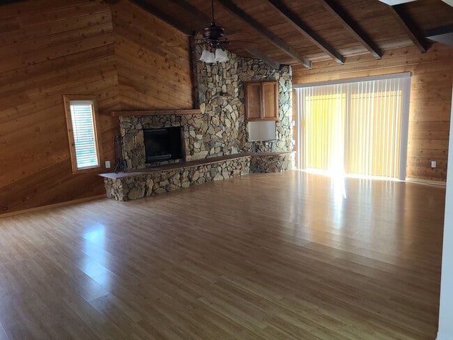 Building Photo - 851 Taft Ave