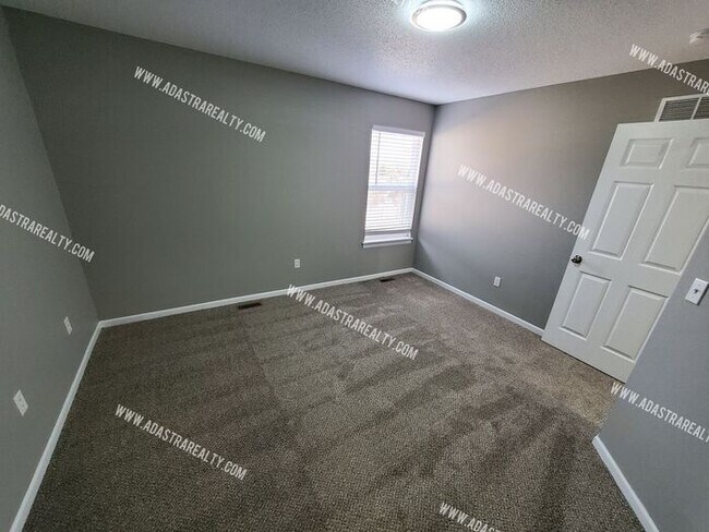 Building Photo - Gorgeous Modern Shawnee Townhome!! So much...