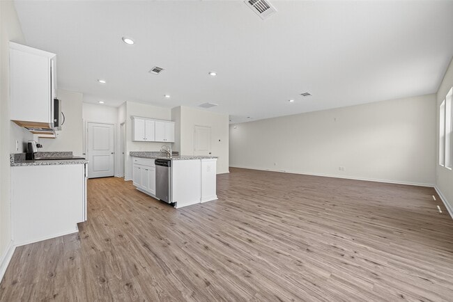 Building Photo - 654 Amesbury Rd