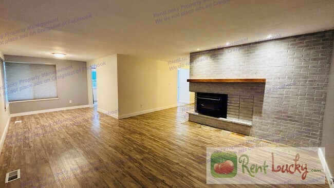 Building Photo - Charming 3 Bedroom Rambler + Large Storage/Shop  | Kent, WA