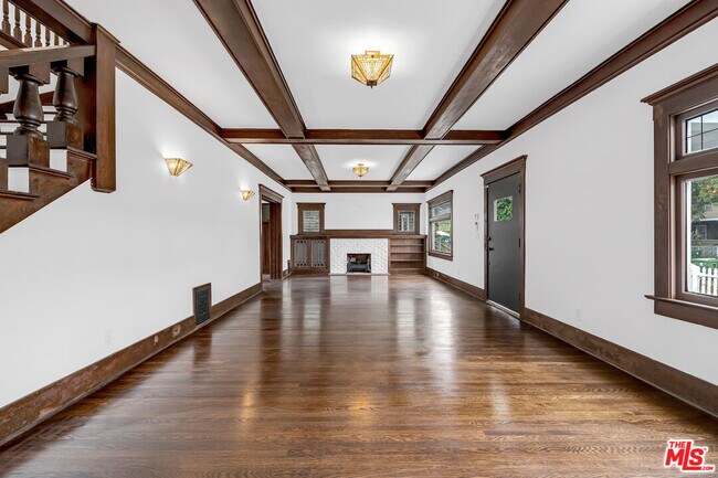Building Photo - 1804 Roosevelt Ave