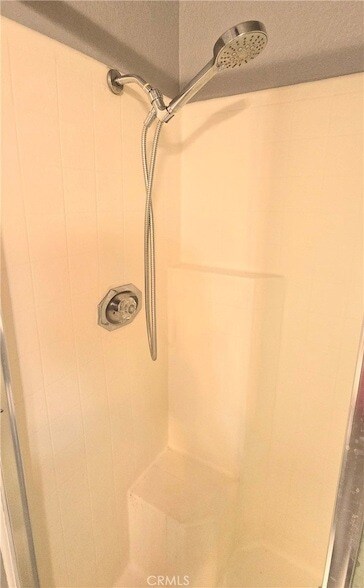 Building Photo - 630 W Dryden St