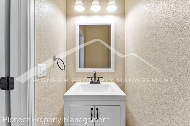 Building Photo - 3 br, 2.5 bath House - 12784 Jasmine St Un...