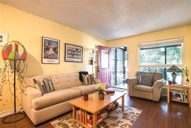 Building Photo - 2204 Trailside Dr