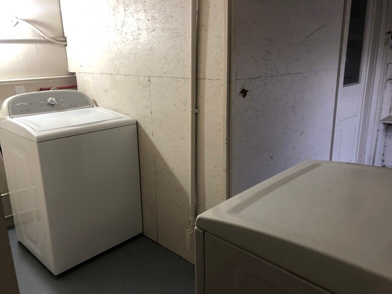 Building Photo - 708 S East St