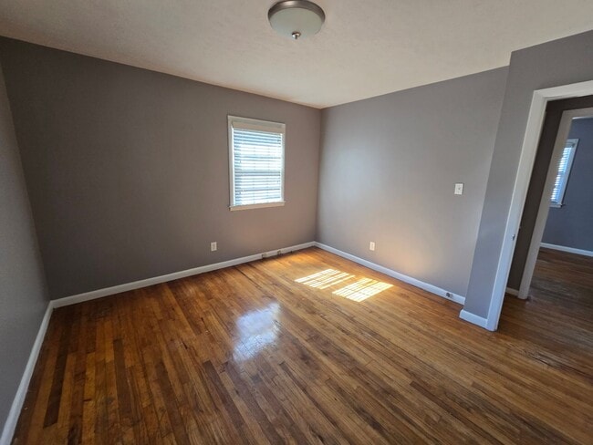 Building Photo - 733 Ashburton Dr