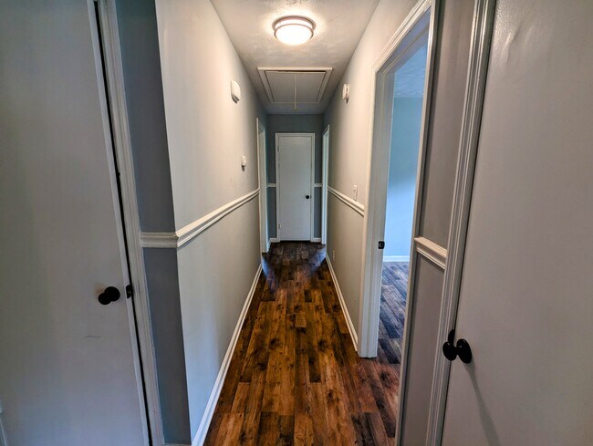 Building Photo - Killian Hill