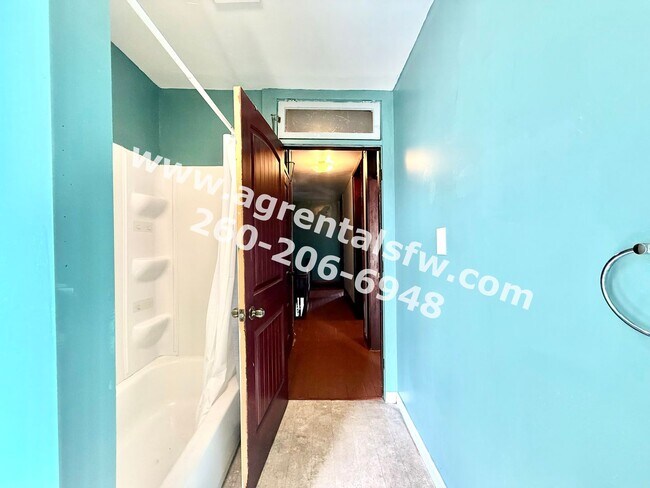 Building Photo - 116 E Pontiac St