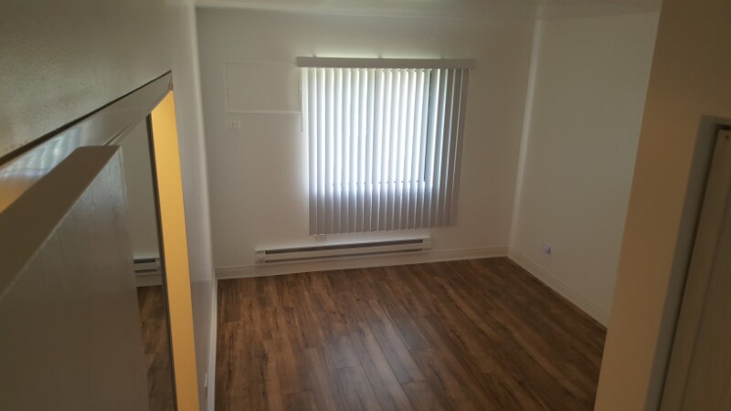 Building Photo - 1851 N Green Ln N