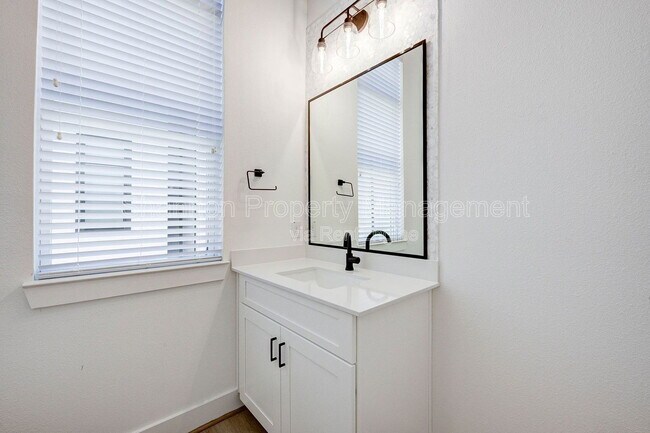 Building Photo - 1823 Prospect St