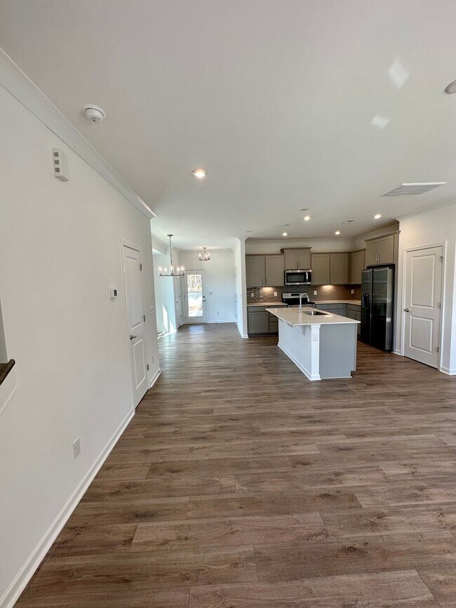 Building Photo - 2BR/3BA End Unit Townhome in Pringle Towns