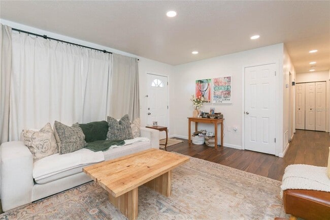 Building Photo - 1612 Berkshire Dr