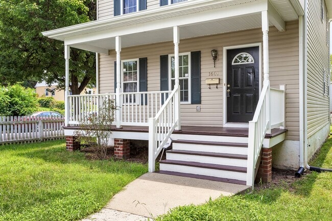 Building Photo - BEAUTIFUL NEWER SINGLE FAMILY HOME NEAR VCU
