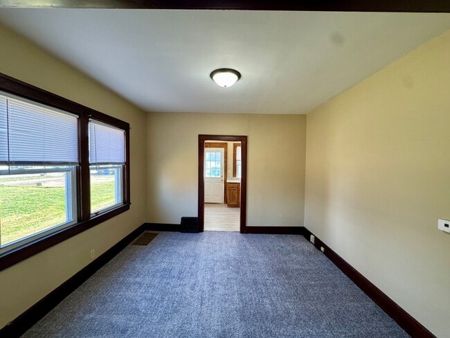 Building Photo - Updated 3BR Townhome Across from Stephens Park