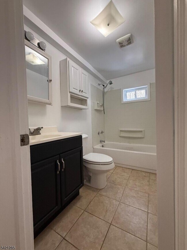 Building Photo - 207 Nariticong Ave