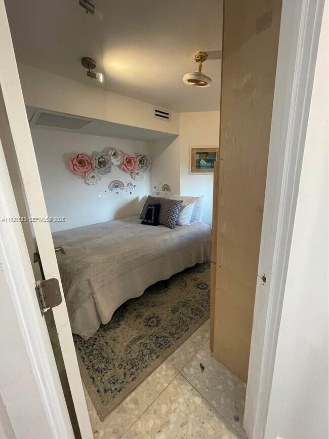 Building Photo - 209 N Fort Lauderdale Beach Blvd