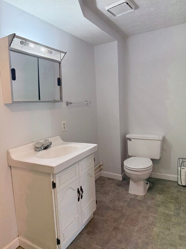 Building Photo - Charming Two-Story Retreat: Your Home Awaits in Bloomington!