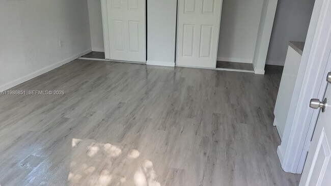 Building Photo - 1212 SW 7th Ave