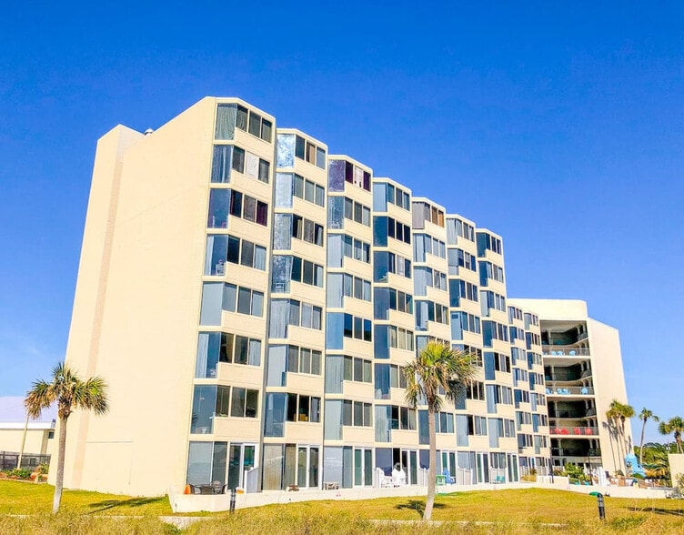 Building Photo - 8817 S Thomas Dr