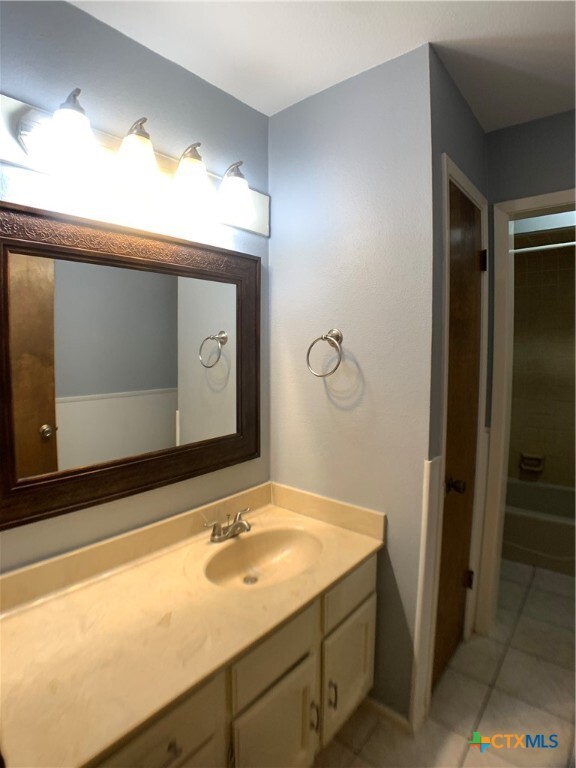 Building Photo - 826 Timber Dr