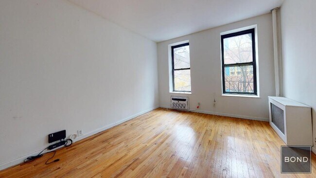 Building Photo - 335 E 92nd St