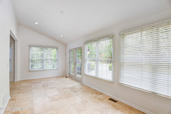 Building Photo - 9 Mackenzie Ct