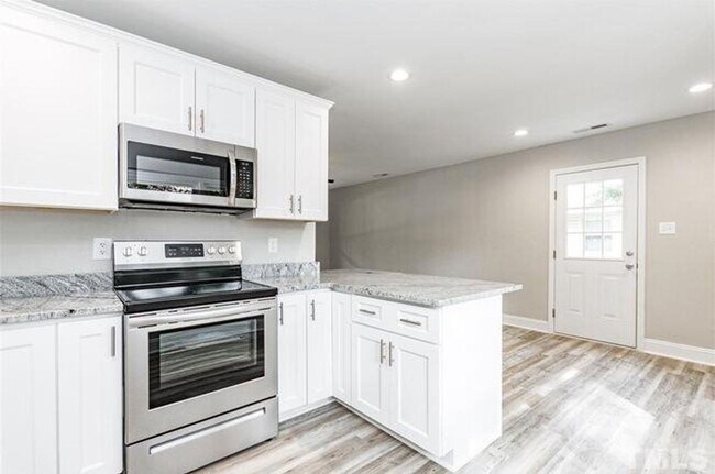 Building Photo - 3113 Idlewood Village Dr
