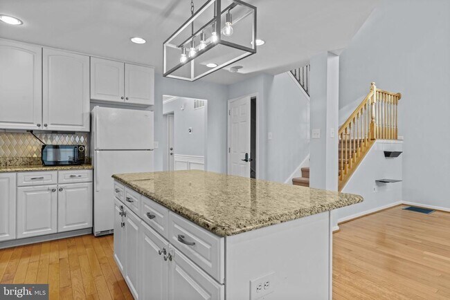 Building Photo - 61 Sunrise Ct