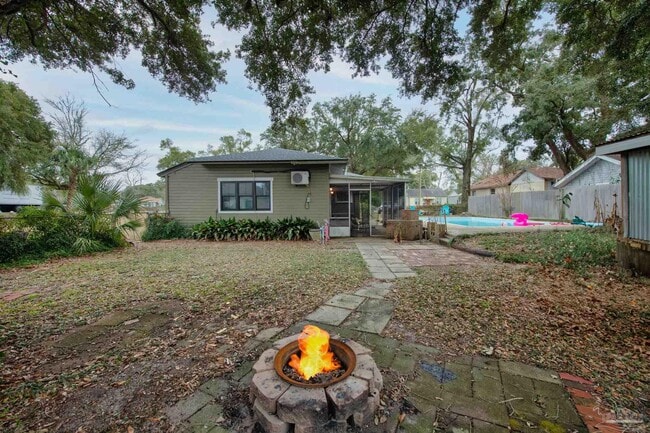 Building Photo - 1111 S Old Corry Field Rd