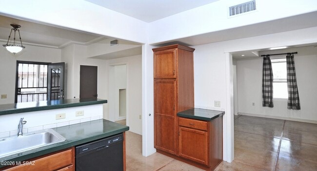 Building Photo - 1040 E Halcyon Rd