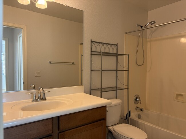 Building Photo - 15642 W Devonshire Ave