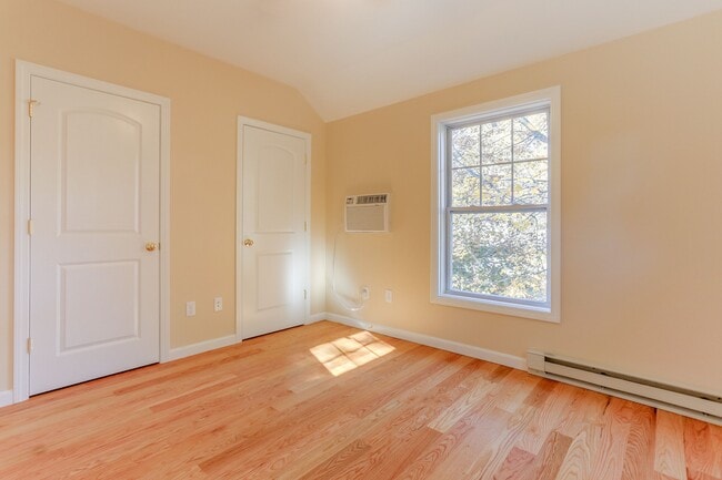 Building Photo - 51 Warner St