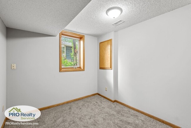 Building Photo - 3 Bedroom Home **50% off December's Rent with a December 2025 Move In**