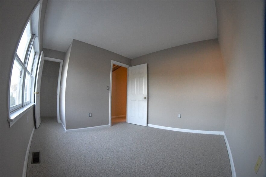 Building Photo - 52 Cadogan Way