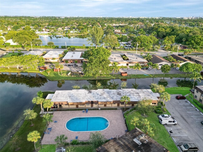 Building Photo - 416 Lakeside Dr