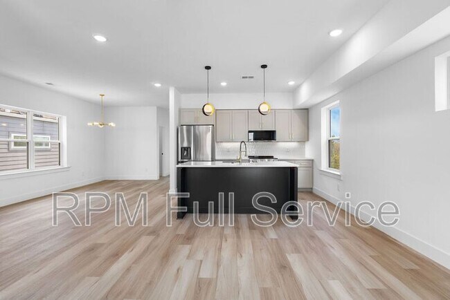 Building Photo - 1241 N Avondale Cir